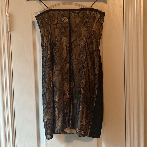 Short lace Bebe strapless dress. Size 10 (runs small) - Picture 2 of 6